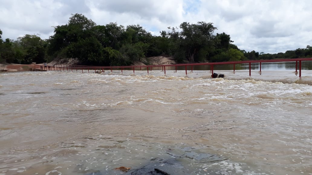 Rio que liga o Assentamento de Floresta/PI ao restante do município transborda