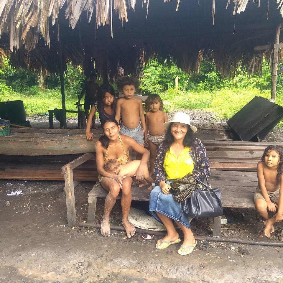 No Rio Cumucuru, a Missionária do Projeto Campos Brancos, a amada Lilian, tem se esforçado nas visitas de assistência ao povo.