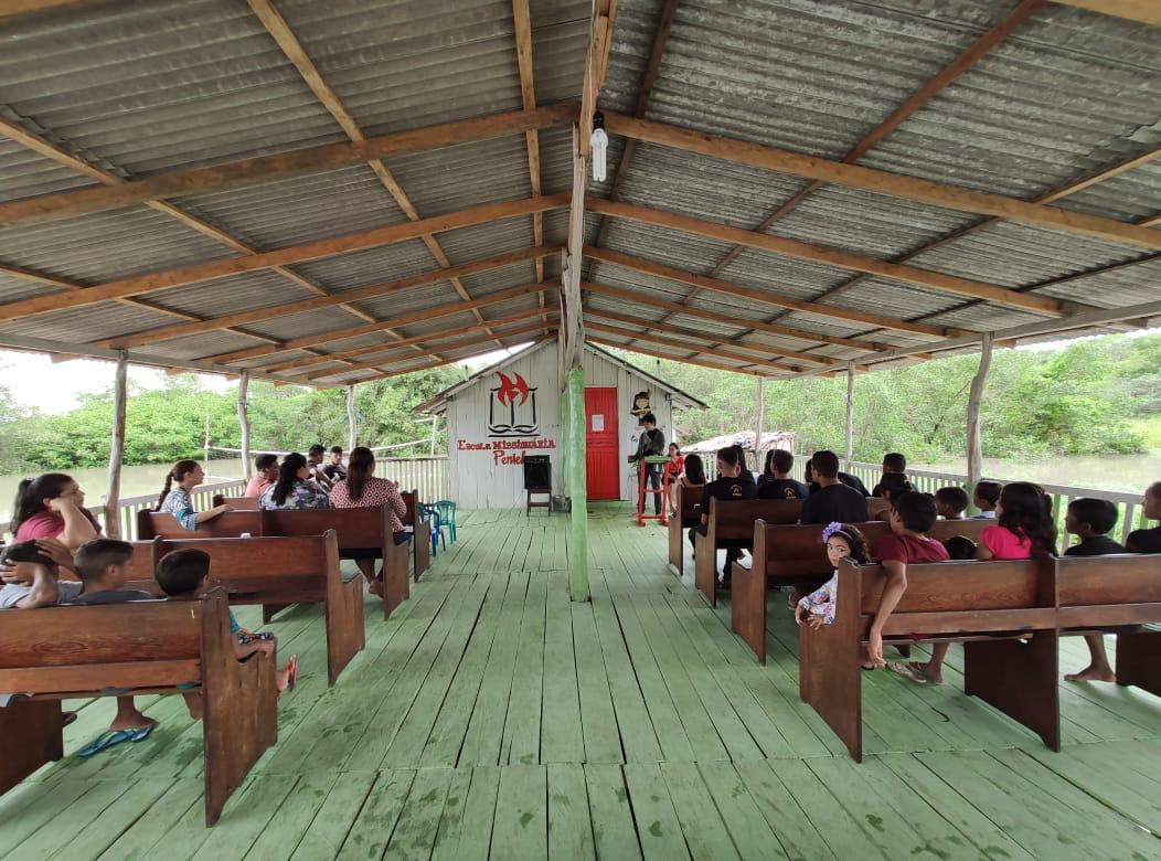 Na ilha de Curuçázinho, vidas tem sido transformadas e impactadas pela palavra de Deus