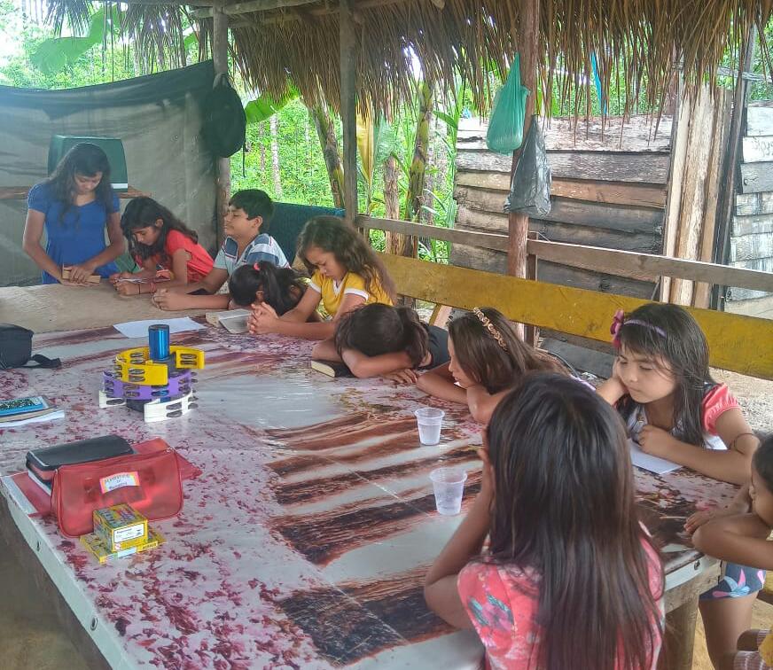 Escola Missionária em formação no ramal da Mina. Já estamos alfabetizando, dando reforço escolar, alimentando, cuidando