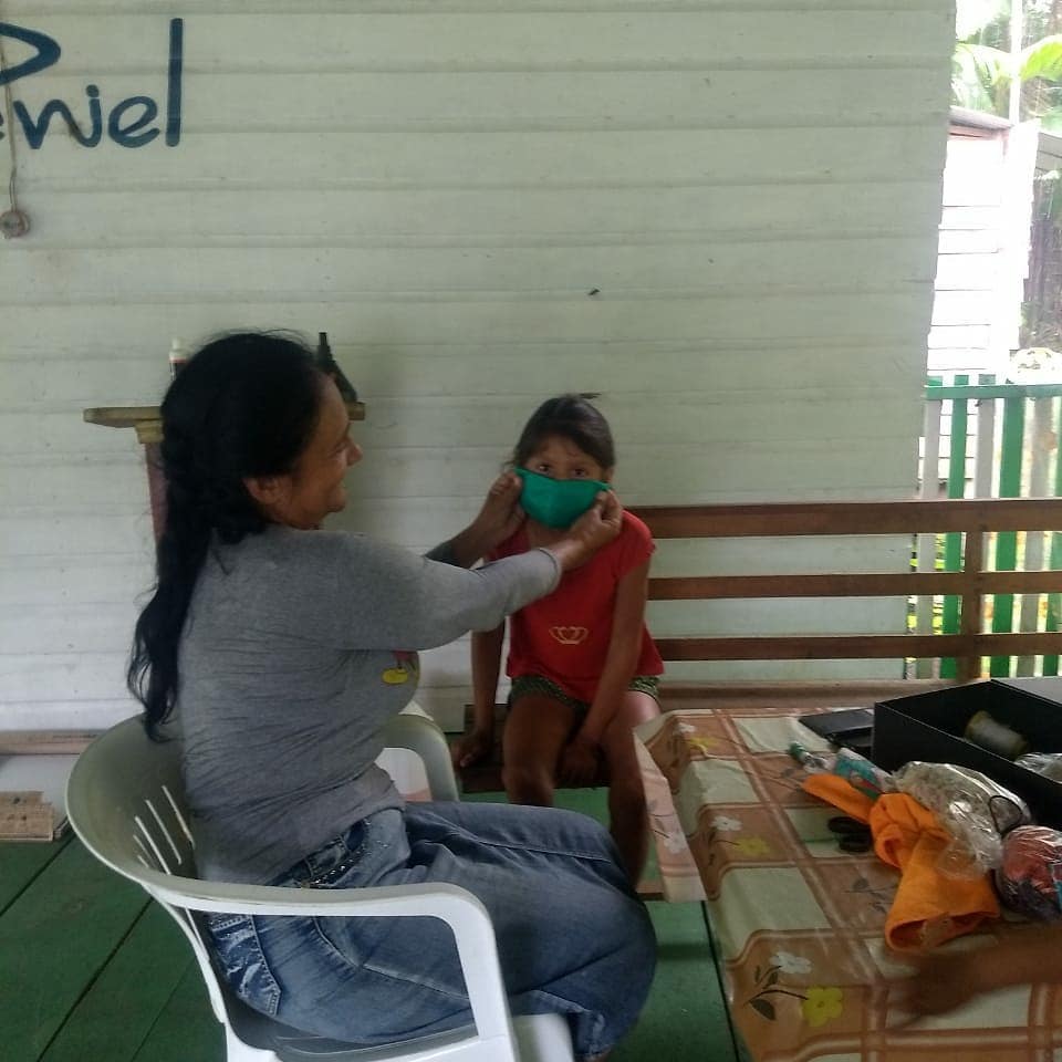 Nossa Missionária Lilian ( Rio Cumucuru/Portel), confeccionou máscaras de tecido para todas as crianças. Vamos avançando mesmo em tempos difíceis!