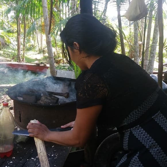 Nossas missionárias pescam, cozinham na lenha, comem com o povo! Que comunhão, que graça! Rio Piarim/PA.