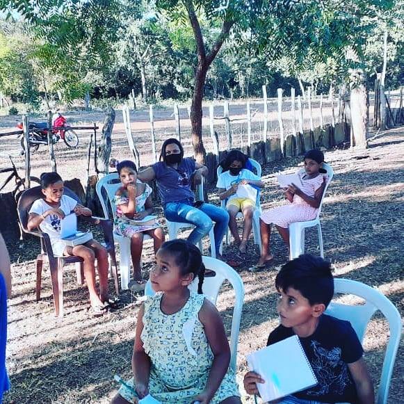 Primeira aula de música de nossa base missionária no Assentamento de Floresta!