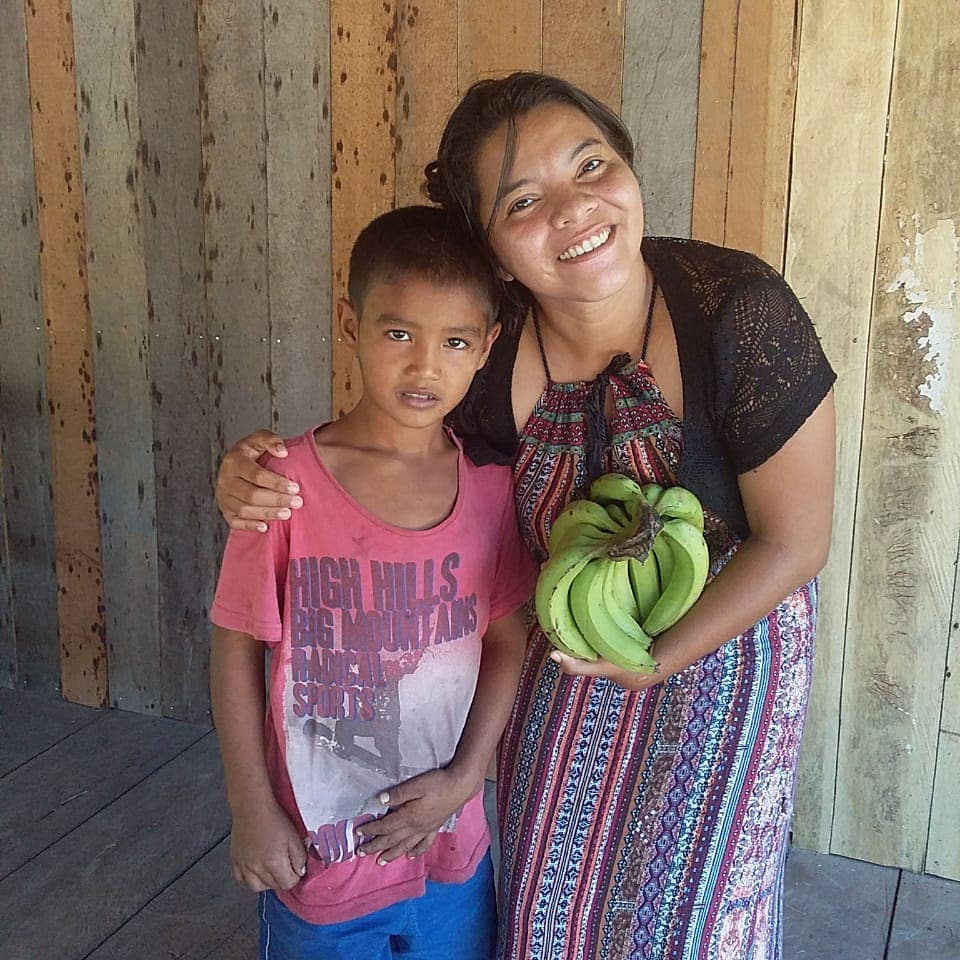 Oferta missionária de uma criança a nossa obreira. A alma generosa prosperará, e o que regar, também será regado. Pv.11.25 Entende?