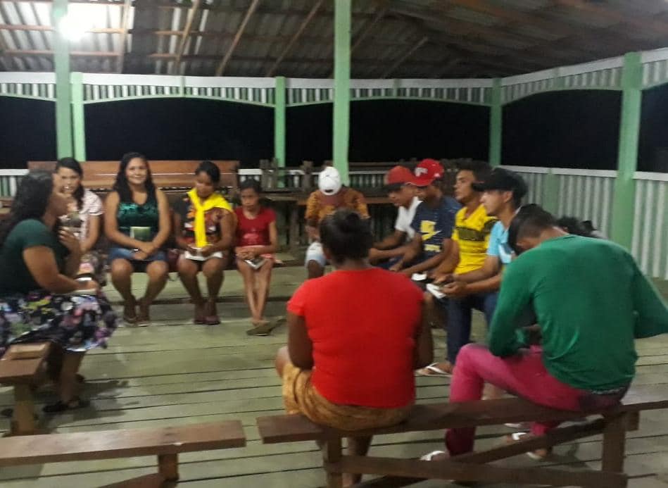 Ensino da palavra de Deus no Rio Piarim/ Marajó/Portel. Glória a Deus por cada avanço. Ele Vive!