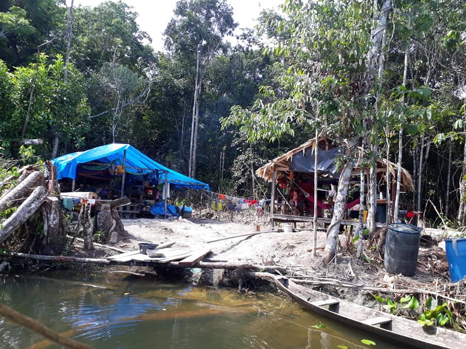 Excelente trabalho realizado entre os Ribeirinhos pela equipe missionária do Marajó. Ninguém vê, mas Ele vê. Projeto Campos Brancos em ação.