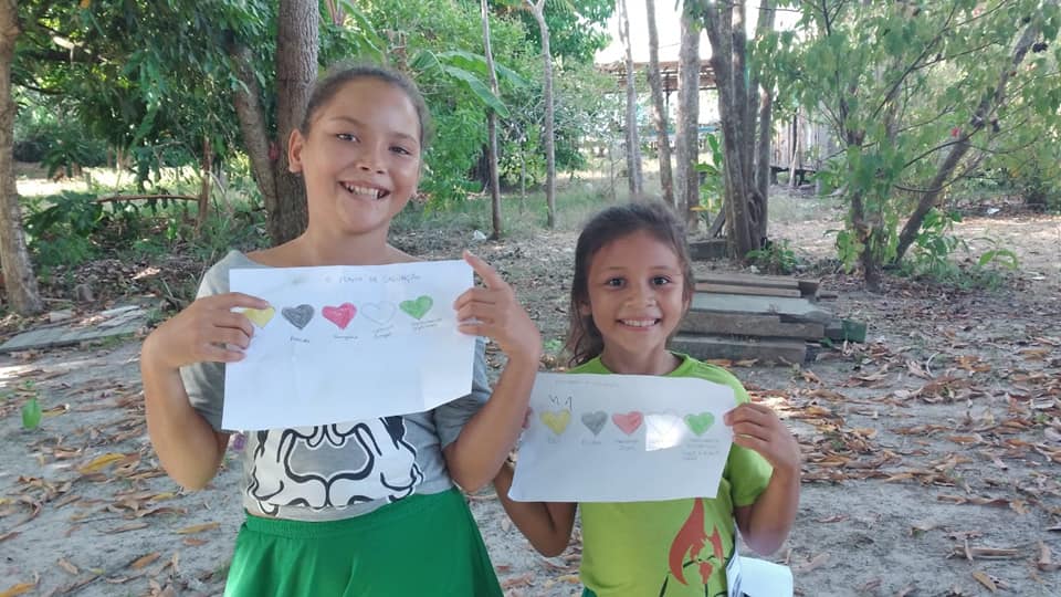 Crianças Ribeirinhas da Vila de São Tomé ouvindo e aprendendo o evangelho! O Ide é urgente!