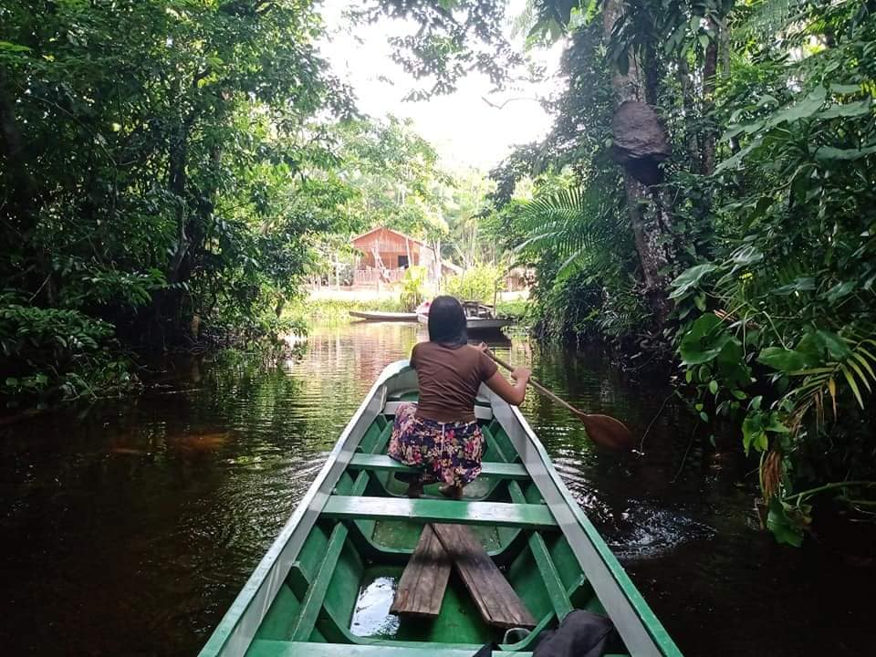 Na vila ribeirinha de Santa Luzia estamos iniciando a construção da base permanente e do trapiche que atenderá as crianças carentes das margens dos rios no Marajó.