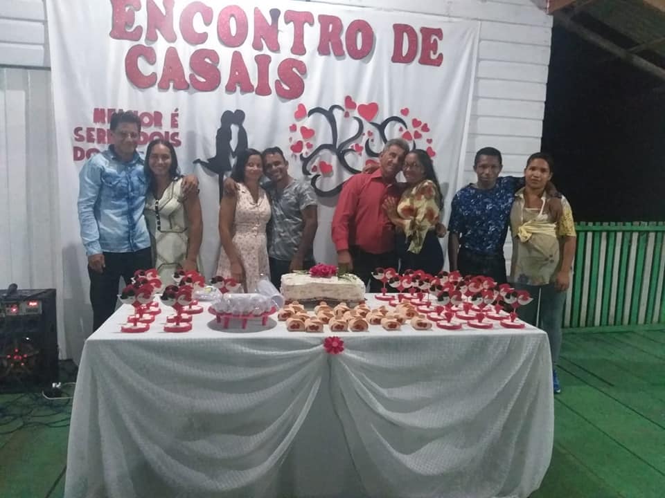 Um encontro de casais no Igarapé Cumucuru. Que fantástico! Imagina o impacto?