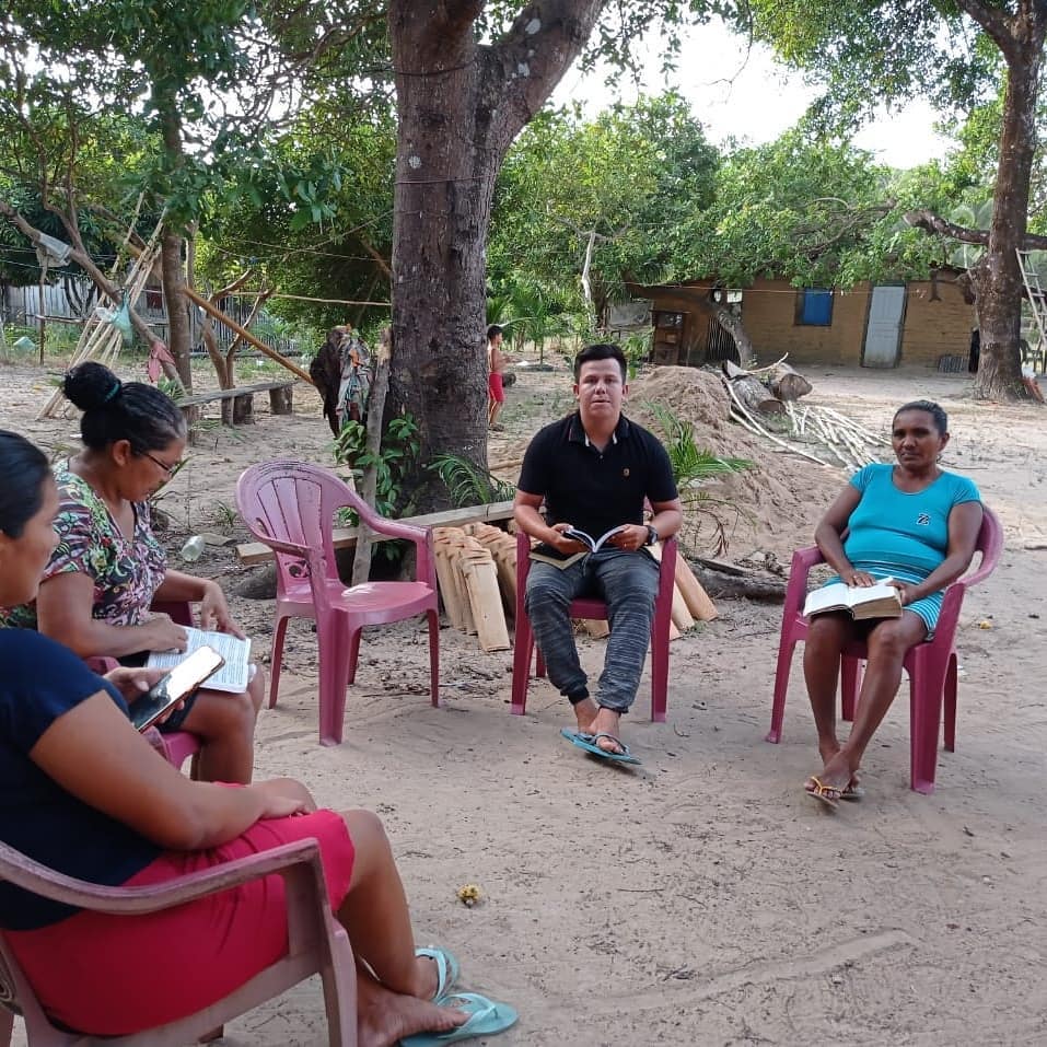 Tarde da louvor na comunidade é uma excelente maneira de compartilhar o Evangelho! @Projeto Campos Brancos