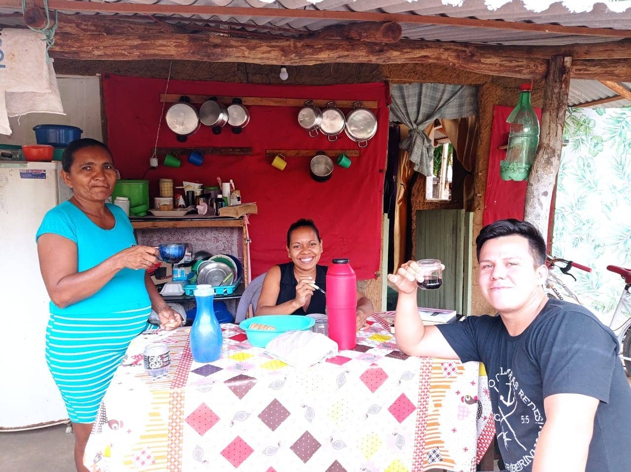 A verdadeira comunhão se dá ao redor da mesa! Missão só se faz com amor!