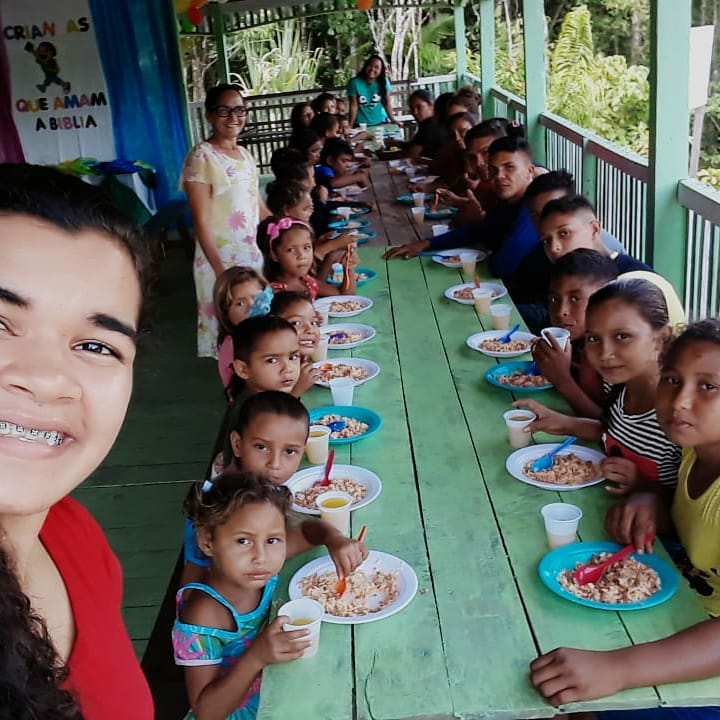 Alimentamos, porque barriga vazia não ouve. O projeto Campos Brancos chega e não vai embora. Creche Peniel Pracurú – Marajó – Portel