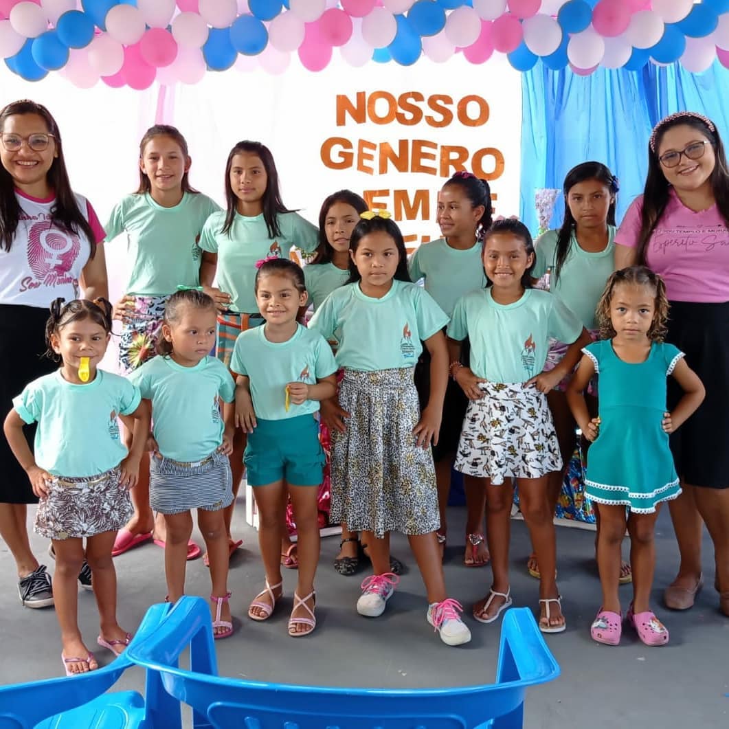 Nosso gênero não está em construção; já está definido: menino e menina. Nosso gênero vem de Deus! Vila de Santa Helena – Pará.