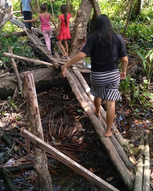 Ser missionário não é fácil, mas pior é não ser! Entende? Nossas missionárias em visita a famílias ribeirinhas em Santa Luzia – Marajó.