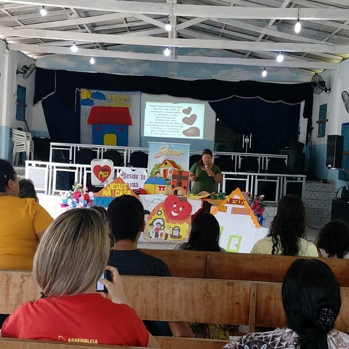 No ramal do Cruzeiro – Pará, a missionária Neide Santana, juntamente com uma equipe ministraram pela manhã um curso de capacitação ao ministério infantil.