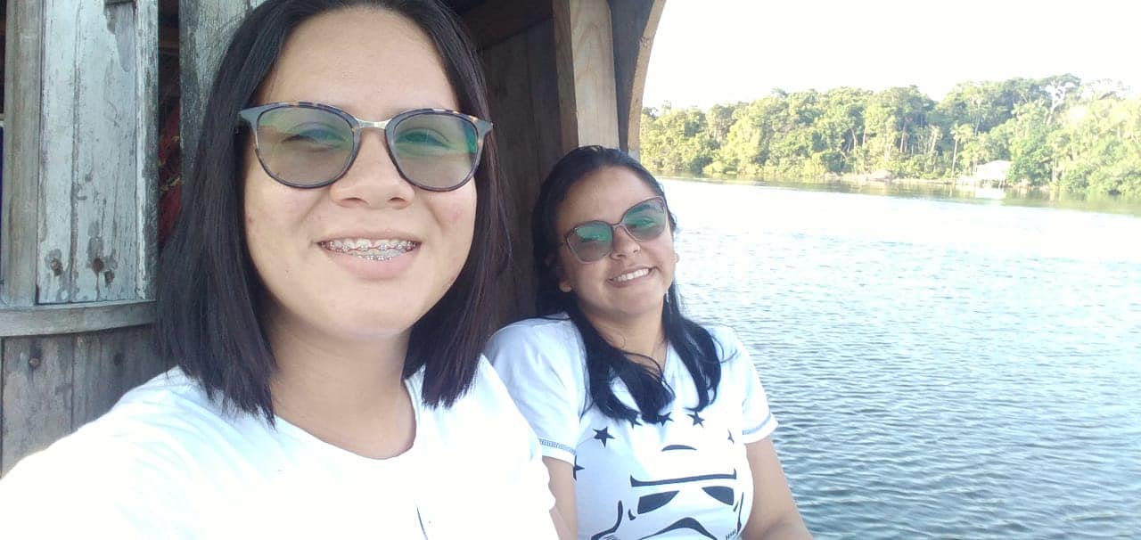 Nossas Missionárias Joana e Alice, Obreiras de nossa base em Santa Luzia, no Marajó, viajaram oito horas até o Rio Marinaú pra ter comunhão com o povo e pregar o evangelho de Cristo.