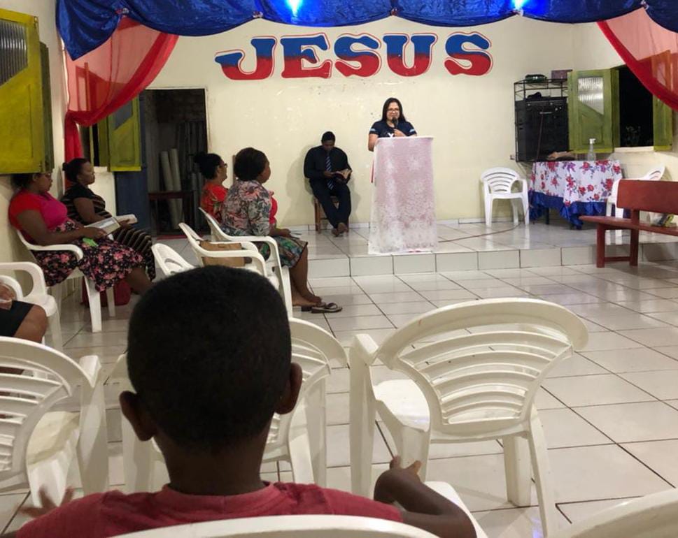 Hoje foi nosso primeiro culto na Congregação do Quilombo de Bacabal. Estamos em fase de adaptação, mas já amamos este povo e nos sentimos amado. Deus está cuidando de tudo. Pedimos oração para que Deus nos dê estratégias! Vai ser benção.