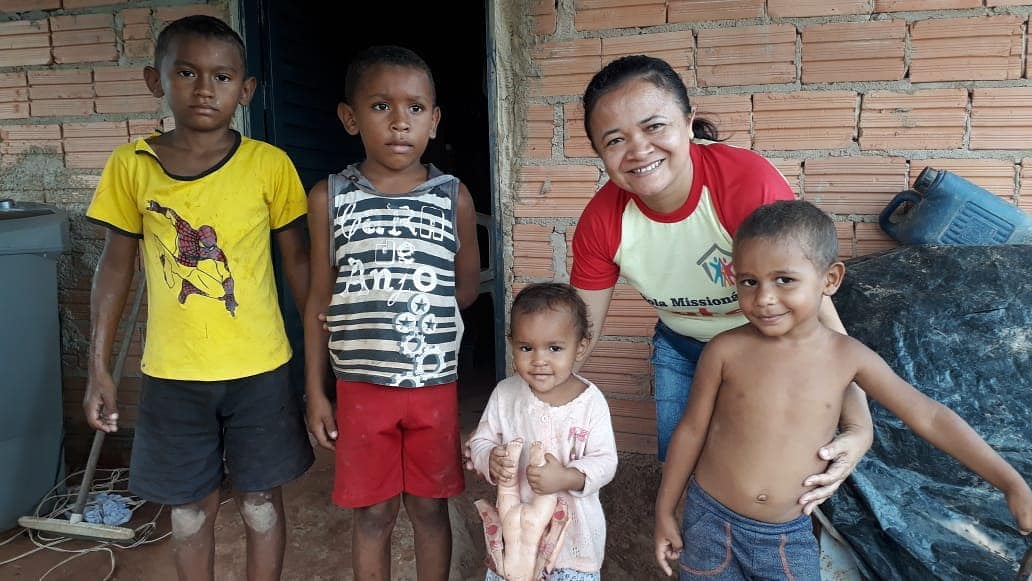 Visita ontem em Pequizeiro – TO, na casa do irmão João novo convertido com seus 4 filhos uma bênção de Deus! Acompanhar e ver a luz do evangelho entrando nesta família é bênção de Deus.