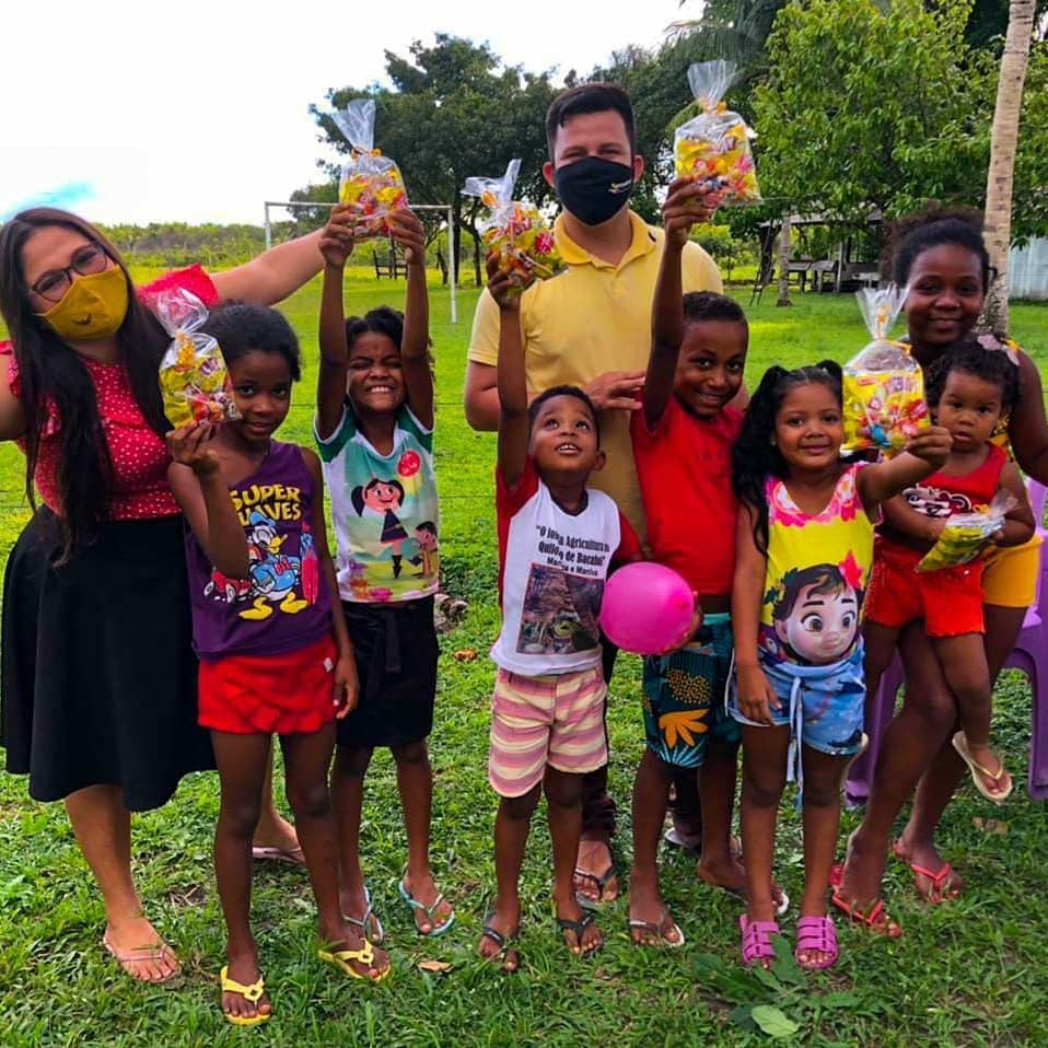 Visita as crianças da Vila Nova (são casas que ficam antes de chegar no Quilombo de Bacabal)