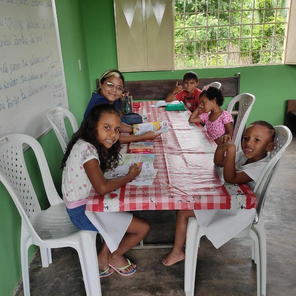 O Projeto Campos Brancos tem Jesus como principal ponto do ensino diário nas suas creches / escola Peniel.