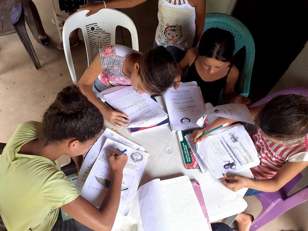 Na Escola Peniel eu aprendo a estudar