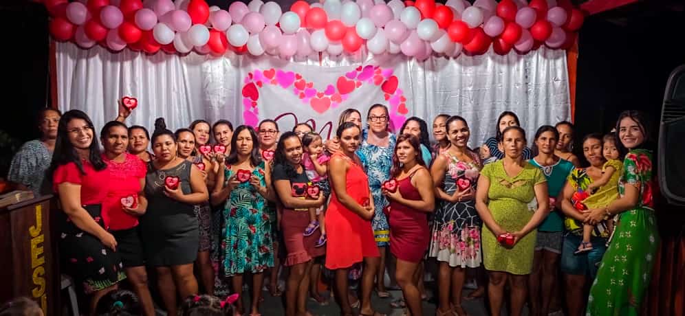 Nossa comemoração no dia das mães foi linda e emocionante, realizamos um culto especial em que nossas crianças e adolescentes prestaram a sua homenagem com canções e jograis.