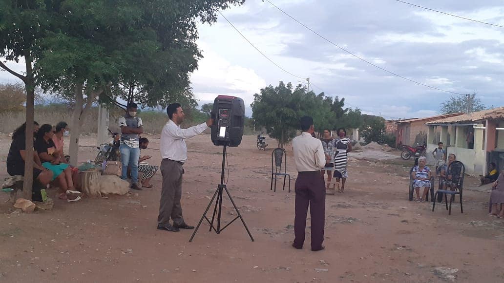 Vilarejo Várzea do Sal – BA , recebendo a semente da palavra de Deus.