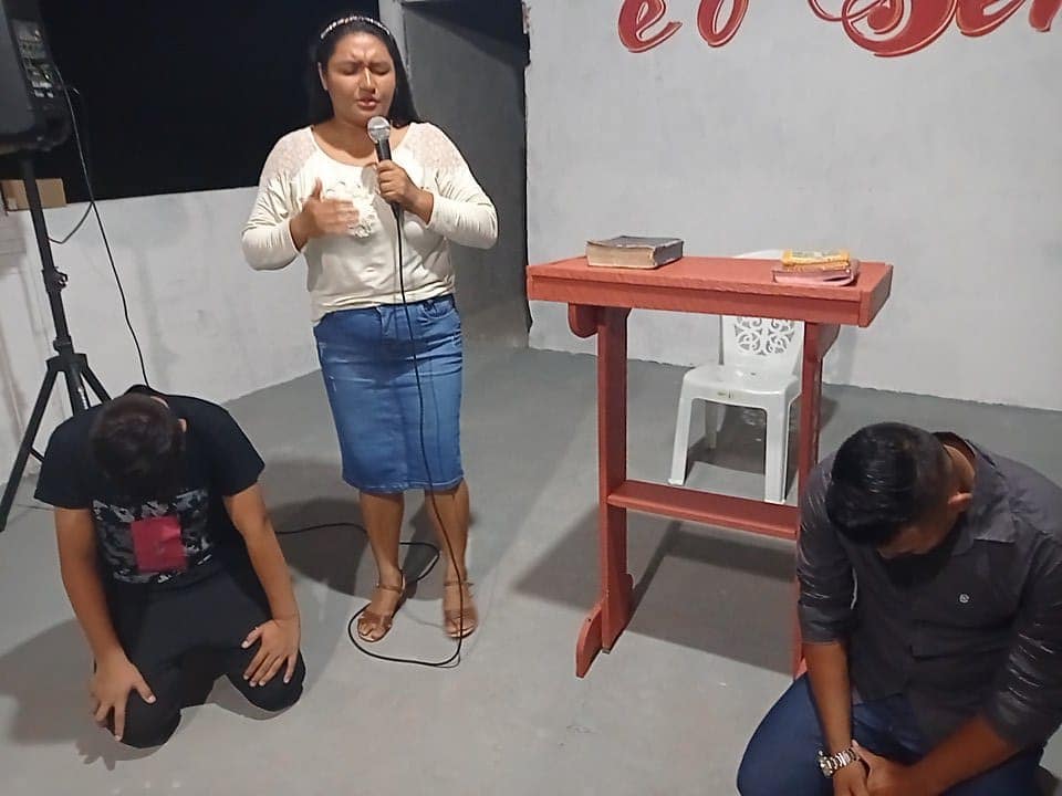 Pra glória de Deus, esses dois jovens aceitaram a Jesus na comunidade de Beira – Mar – Pará.