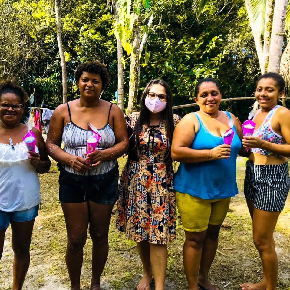 Tarde de visita no Quilombo de Bacabal e na oportunidade estivemos entregando uma pequena lembrancinha as mãezinhas da comunidade.