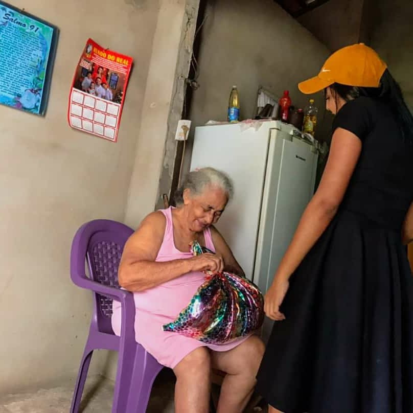 A irmã Maria, mora sozinha num lugar de difícil acesso, estar com ela é sempre muito gratificante.