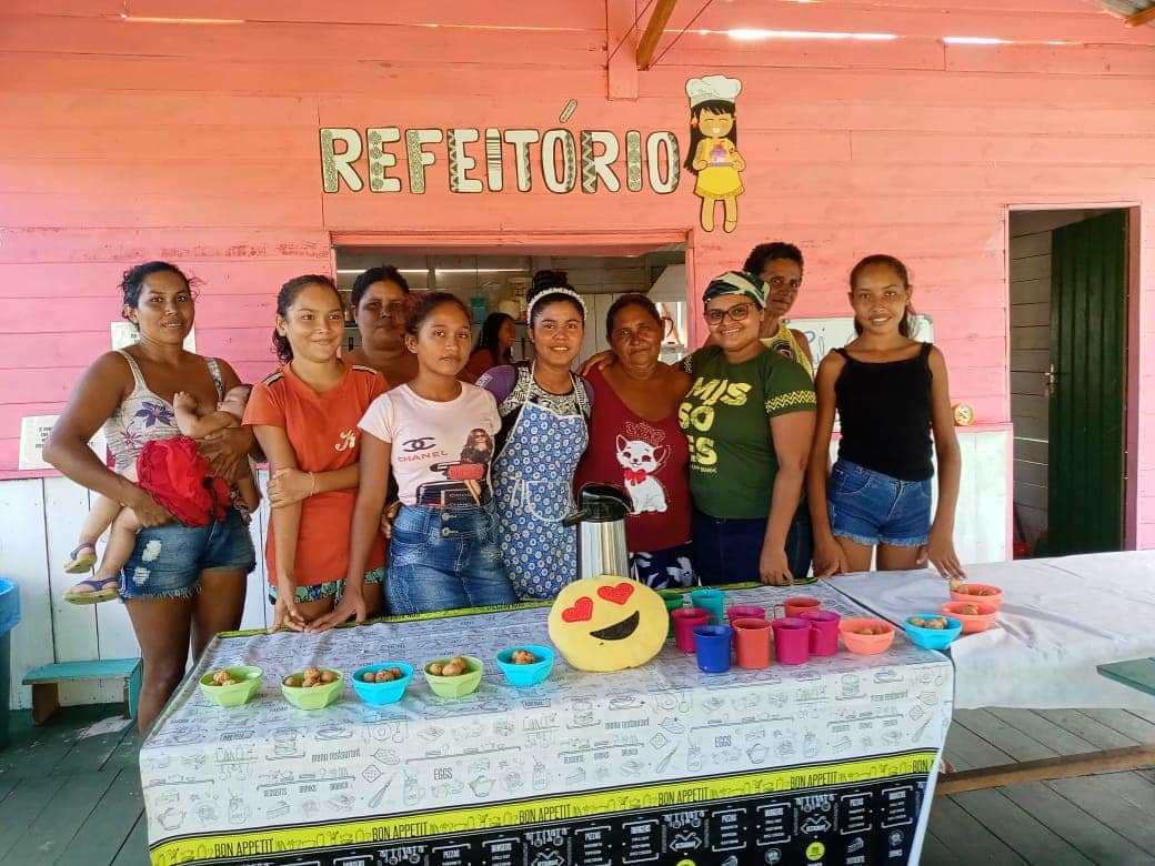 Ontem realizamos nossa primeira oficina de culinária com as mulheres da vila de São Tomé – Marajó.