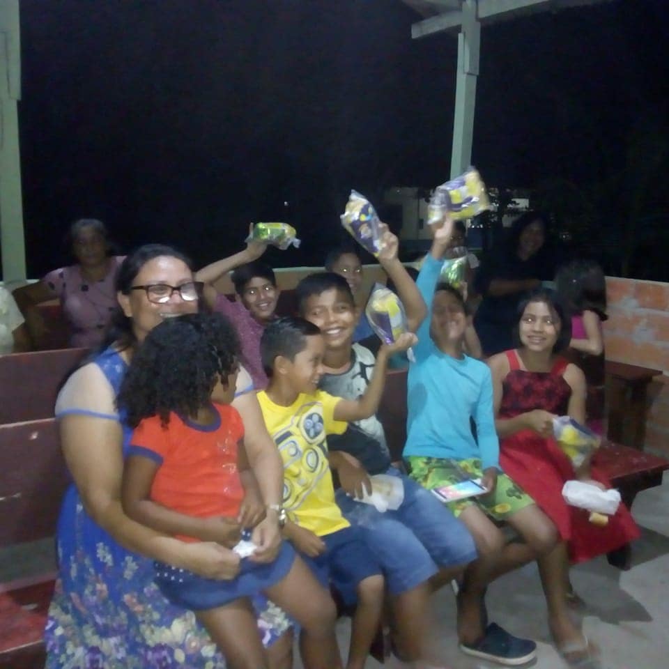 Na comunidade de Tatuteua – Pará, nossos missionários tem se dedicado no evangelismo infantil.