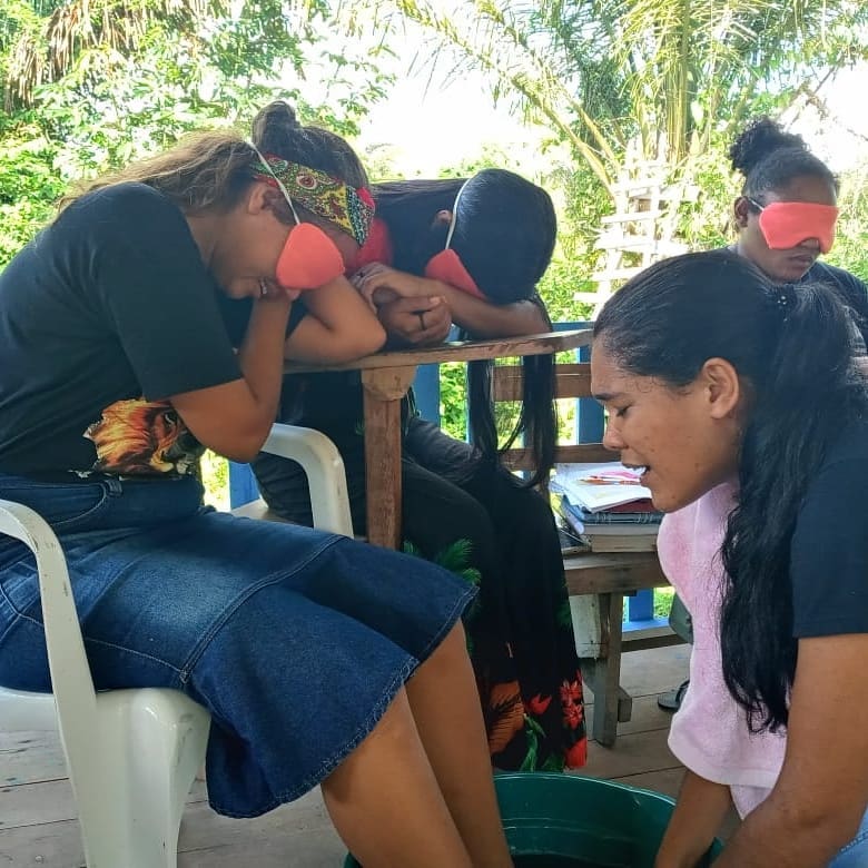 Hoje está sendo realizando pela missionária Cris e Isabela a capacitação das alunas e obreiras antes das EBF.