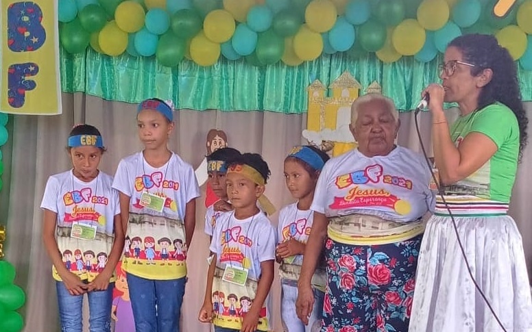 Na Escola Bíblica de Férias em Santa Luzia teve salvação.