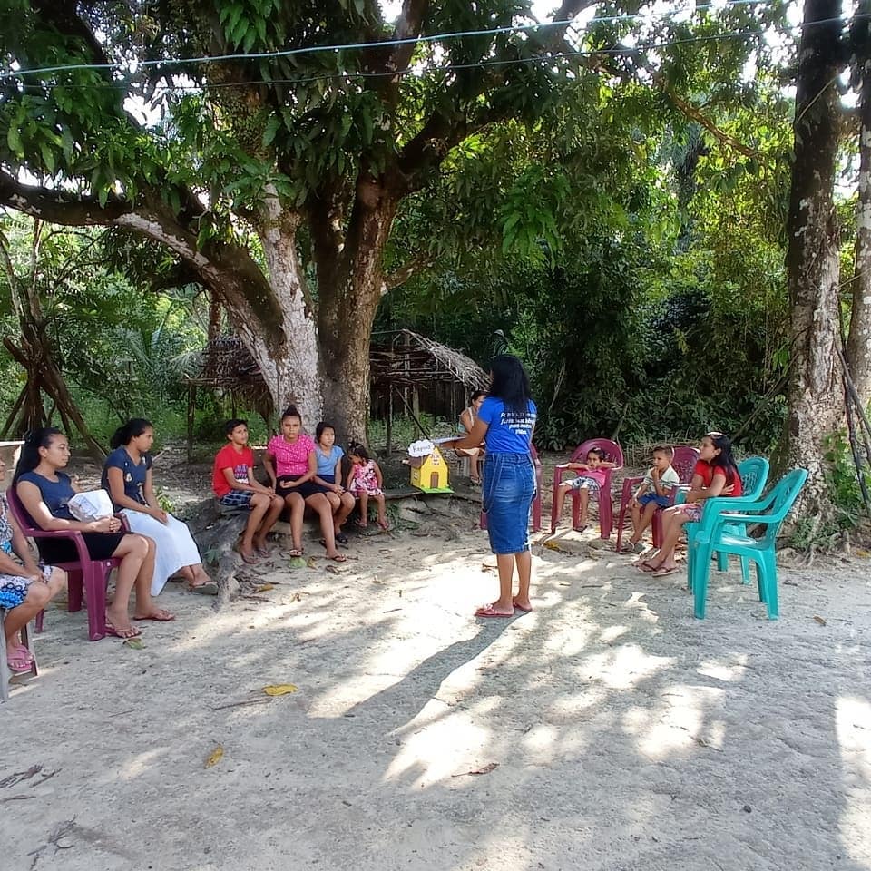 Hoje realizamos o Jesus na casa, um projeto de evangelização e discipulado no lar das crianças da comunidade.