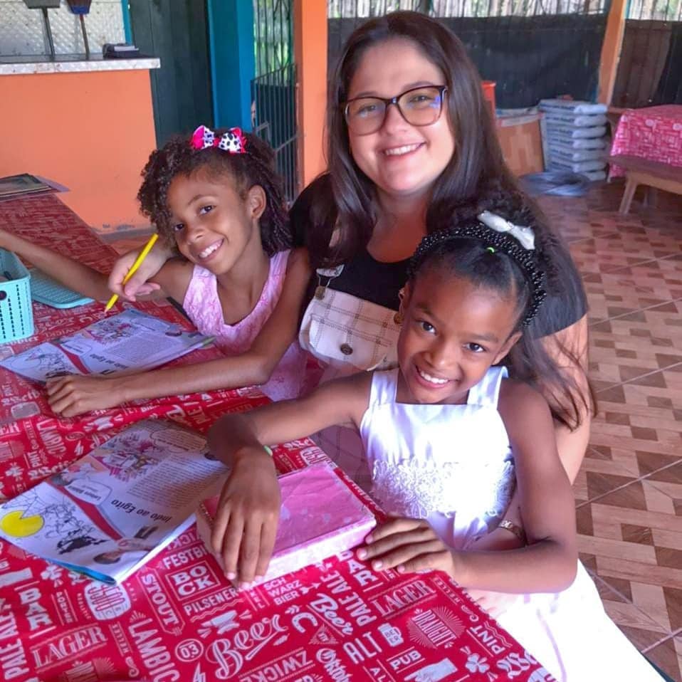 Diante de uma realidade como a que vivemos no Brasil, onde nascem 350 crianças por hora, pensamos no grande desafio deixado a nós, na condição de educadores