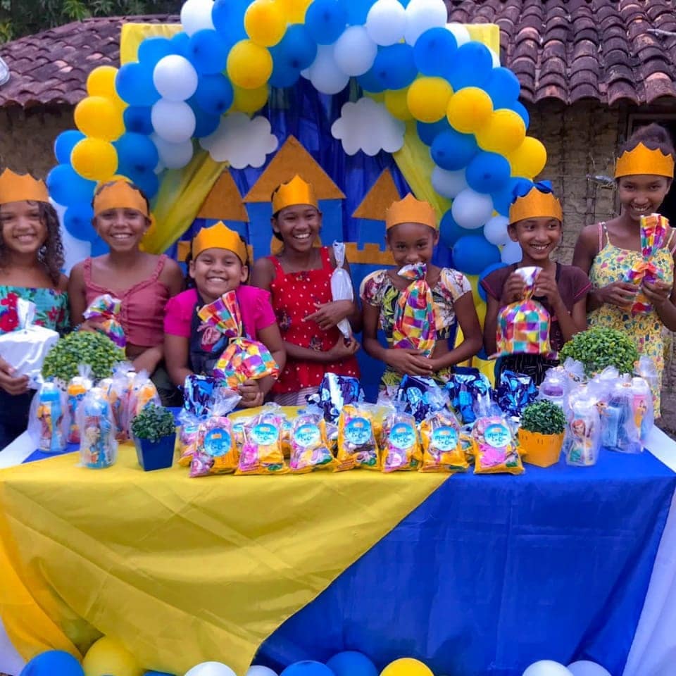 Ontem estivemos realizando o dia das crianças no Quilombo de Pau- furado.