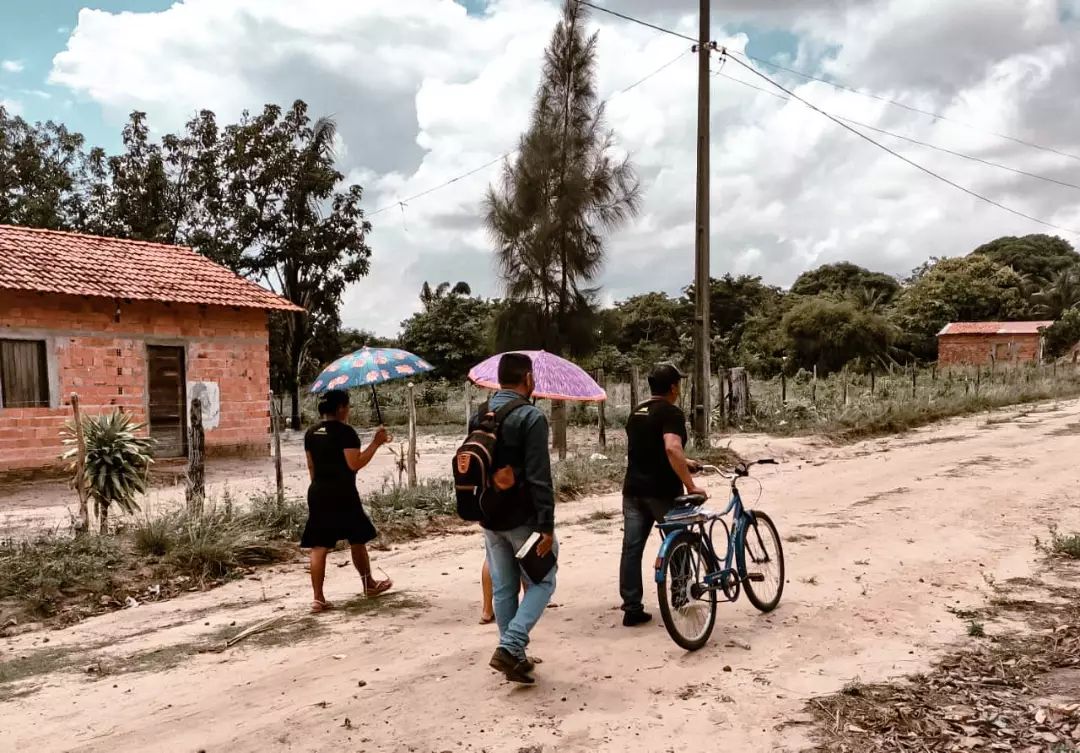 Nossa missão é medida não pela distância quilométrica em passos que damos ao sair de nossos lares, mas pelos passos que damos ao sair de nós mesmos ao encontro da necessidade do próximo.